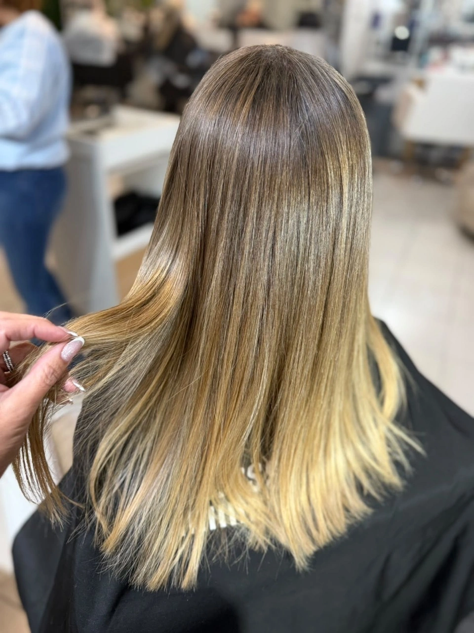 Cabello rubio iluminado con acabado liso, foto elegida y compartida por Cecilia