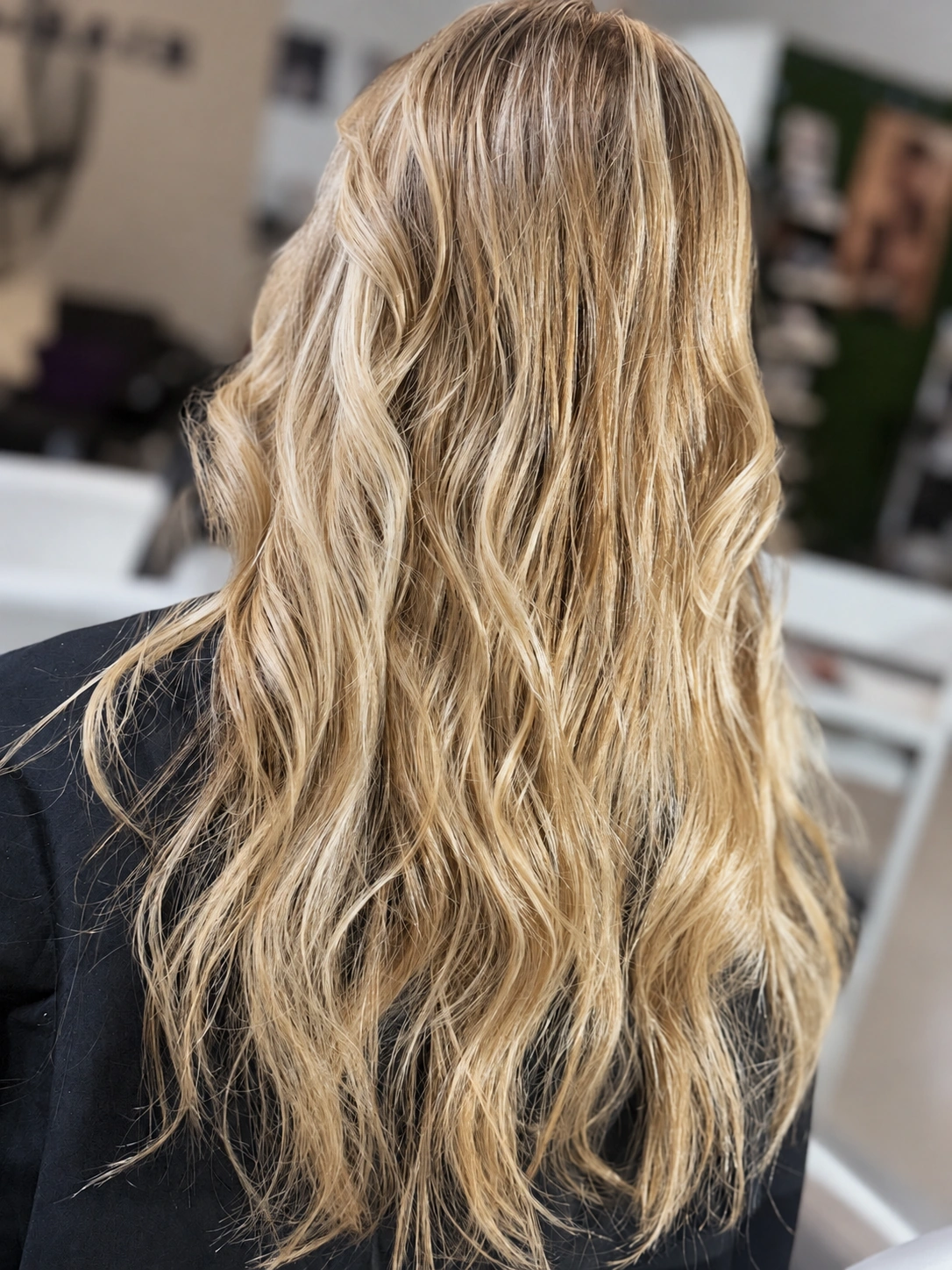 Rubio beige dorado con ondas, del portfolio compartido por Cecilia